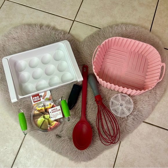 Misc. Kitchen Accessory Bundle - Picture 1 of 7